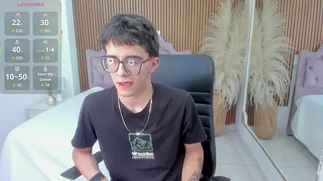 TylerCross  online show from 04-21-26, 02:51