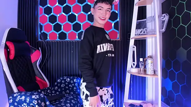 Cristopher Wild online show from 05-28-26, 04:21