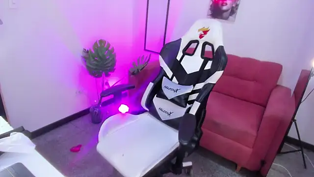 lexy the best online show from 04-15-26, 08:09