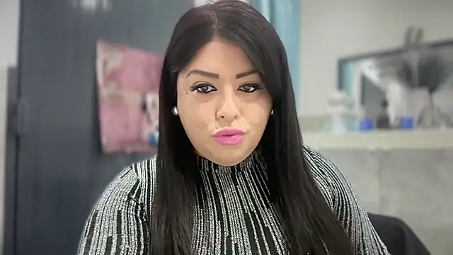 Snapshot of giaduzza chatting on 04-19-26, 10:23 giaduzza online show from 04-19-26, 10:23
