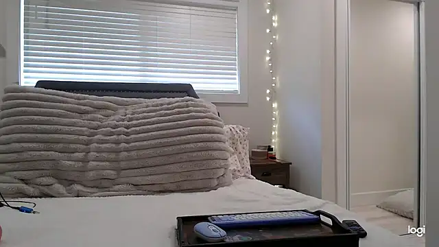 SecretsNextDoor online show from 04-22-26, 05:36