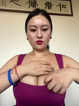 Snapshot of Yolanda9 chatting on 05-19-26, 02:18 Yolanda9 online show from 05-19-26, 02:18