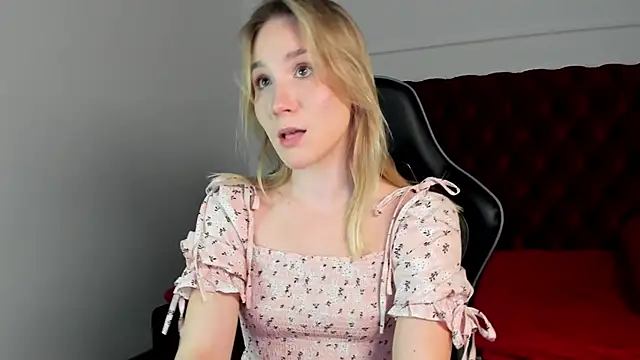 Snapshot of ElaraVoltage chatting on 03-17-26, 11:24 ElaraVoltage online show from 03-17-26, 11:24