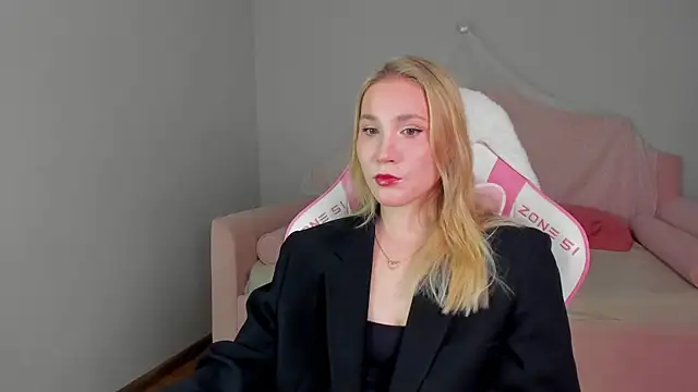 Snapshot of ElaraVoltage chatting on 05-06-26, 05:03 ElaraVoltage online show from 05-06-26, 05:03