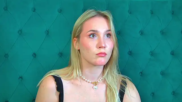 Snapshot of ElaraVoltage chatting on 05-28-26, 04:59 ElaraVoltage online show from 05-28-26, 04:59