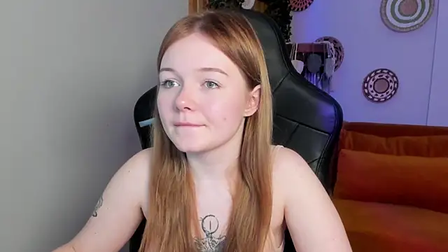 Snapshot of ElinaVale chatting on 03-17-26, 05:38 ElinaVale online show from 03-17-26, 05:38