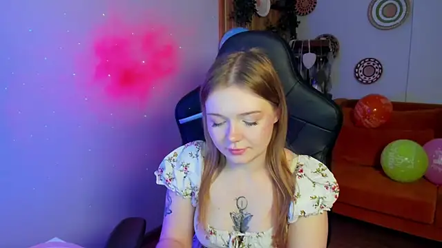Snapshot of ElinaVale chatting on 05-12-26, 05:10 ElinaVale online show from 05-12-26, 05:10