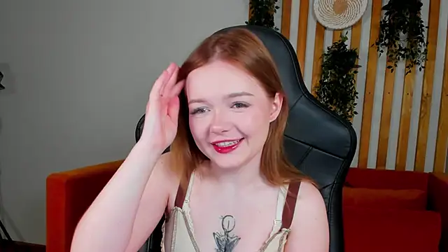 Snapshot of ElinaVale chatting on 06-19-26, 05:12 ElinaVale online show from 06-19-26, 05:12