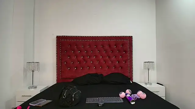 Daphne glas online show from 04-14-26, 11:27