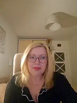 Snapshot of JanieLight53 chatting on 03-30-26, 05:36 JanieLight53 online show from 03-30-26, 05:36