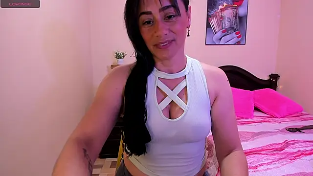 Snapshot of sara_florez12 chatting on 05-01-26, 10:53 sara florez12 online show from 05-01-26, 10:53