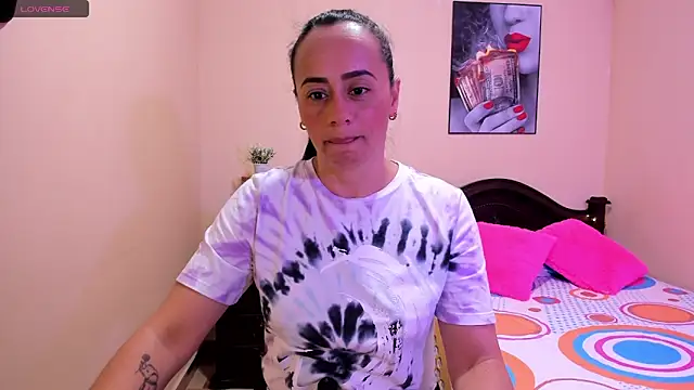 Snapshot of sara_florez12 chatting on 05-14-26, 10:44 sara florez12 online show from 05-14-26, 10:44