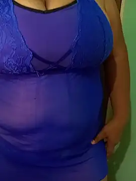 Snapshot of latina_bigtitss chatting on 04-30-26, 04:30 latina bigtitss online show from 04-30-26, 04:30