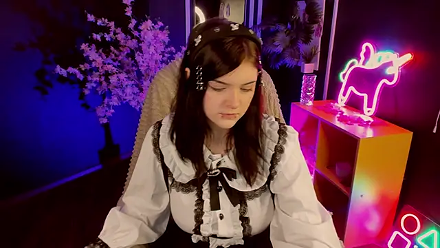 EsterTwilight online show from 04-29-26, 04:11