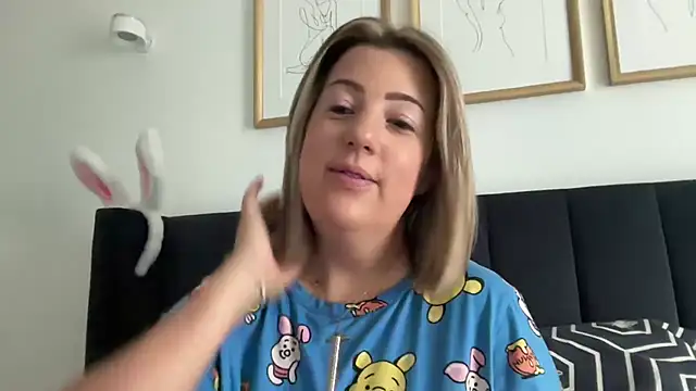 Snapshot of annabellewarick chatting on 06-04-26, 06:19 annabellewarick online show from 06-04-26, 06:19