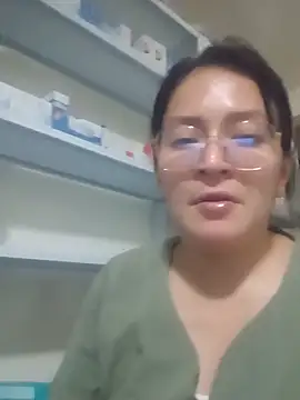 Snapshot of Dr_Edna_naughty chatting on 06-06-26, 01:00 Dr Edna naughty online show from 06-06-26, 01:00