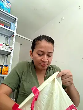 Snapshot of Dr_Edna_naughty chatting on 06-07-26, 03:16 Dr Edna naughty online show from 06-07-26, 03:16