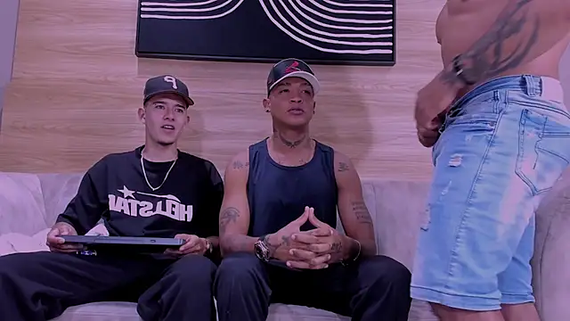 Snapshot of aleck_friends chatting on 03-09-26, 07:40 aleck friends online show from 03-09-26, 07:40