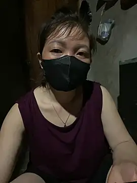 Snapshot of Bling-pusy chatting on 06-02-26, 01:35 Bling-pusy online show from 06-02-26, 01:35