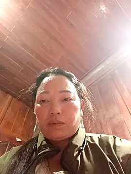 Yellow-pink online show from 03-18-26, 04:32