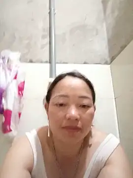 Snapshot of Yellow-pink chatting on 05-22-26, 01:50 Yellow-pink online show from 05-22-26, 01:50