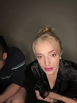 Snapshot of Bambi_Bite chatting on 03-09-26, 11:42 Bambi Bite online show from 03-09-26, 11:42