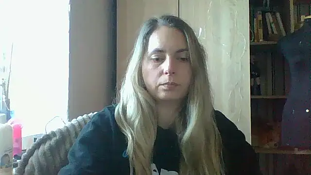 Snapshot of Mollie365 chatting on 03-10-26, 11:26 Mollie365 online show from 03-10-26, 11:26