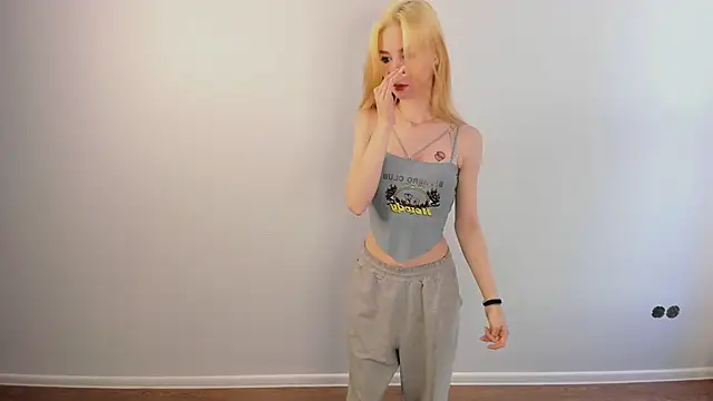 August female online show from 03-18-26, 12:30