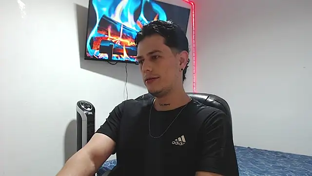 Snapshot of JUAN_CAMILOXXX chatting on 05-05-26, 12:29 JUAN CAMILOXXX online show from 05-05-26, 12:29