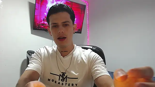 Snapshot of JUAN_CAMILOXXX chatting on 05-07-26, 04:29 JUAN CAMILOXXX online show from 05-07-26, 04:29