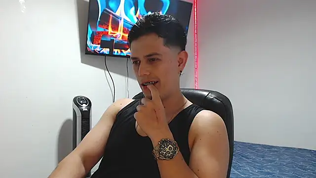 Snapshot of JUAN_CAMILOXXX chatting on 05-13-26, 04:32 JUAN CAMILOXXX online show from 05-13-26, 04:32