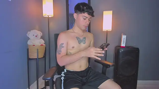 Snapshot of Soft_Temptationxx chatting on 03-10-26, 02:00 Soft Temptationxx online show from 03-10-26, 02:00