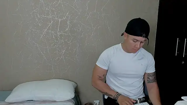 Snapshot of bigbossxx34 chatting on 03-09-26, 10:52 bigbossxx34 online show from 03-09-26, 10:52