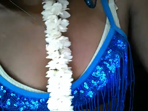 Couplehot00 online show from 04-15-26, 07:04