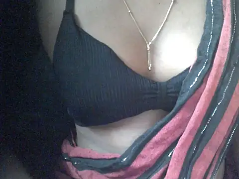 Snapshot of Couplehot00 chatting on 06-11-26, 06:50 Couplehot00 online show from 06-11-26, 06:50