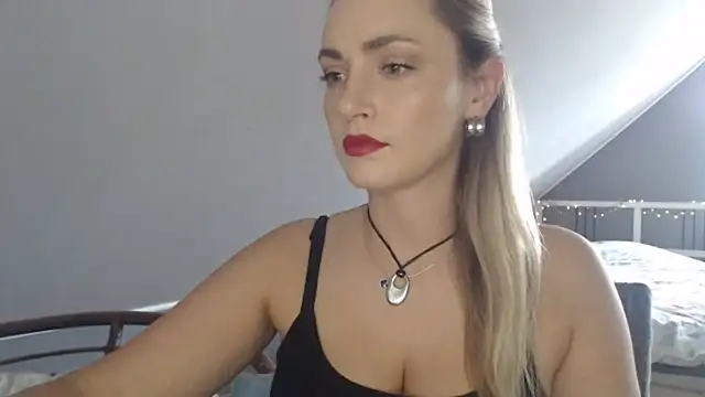 Snapshot of ScarlettSensitive chatting on 06-19-26, 02:21 ScarlettSensitive online show from 06-19-26, 02:21