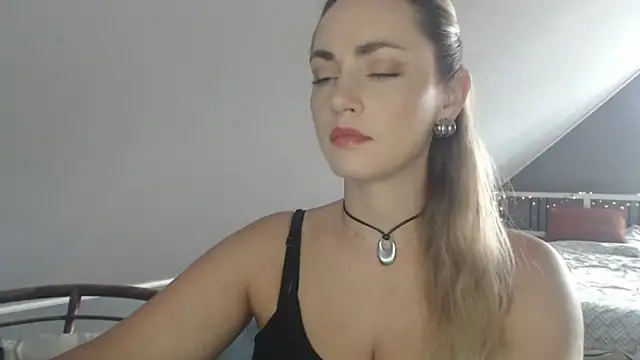 Snapshot of ScarlettSensitive chatting on 06-30-26, 07:31 ScarlettSensitive online show from 06-30-26, 07:31