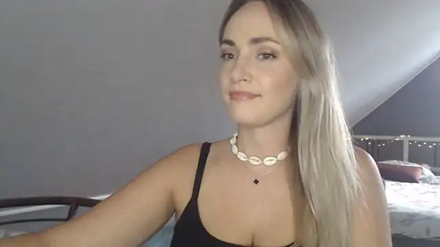 Snapshot of ScarlettSensitive chatting on 07-05-26, 03:19 ScarlettSensitive online show from 07-05-26, 03:19