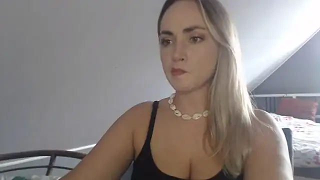 Snapshot of ScarlettSensitive chatting on 07-14-26, 02:23 ScarlettSensitive online show from 07-14-26, 02:23