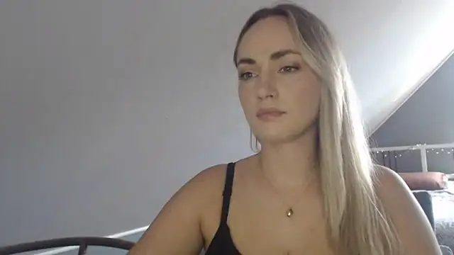 Snapshot of ScarlettSensitive chatting on 07-29-26, 02:15 ScarlettSensitive online show from 07-29-26, 02:15