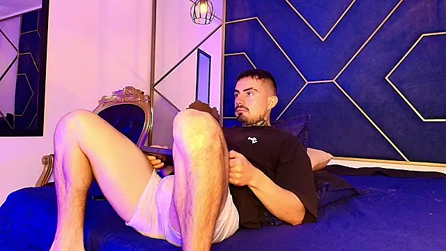 Dallas Whitee online show from 03-18-26, 06:44