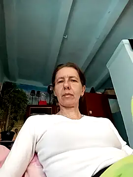 Snapshot of Tania9876 chatting on 05-17-26, 07:28 Tania9876 online show from 05-17-26, 07:28