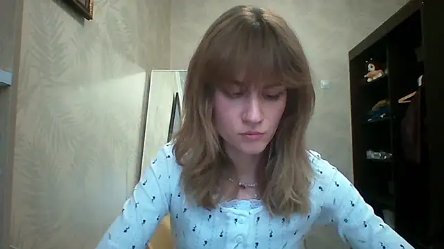 ElenoreHolguin online show from 04-18-26, 01:26