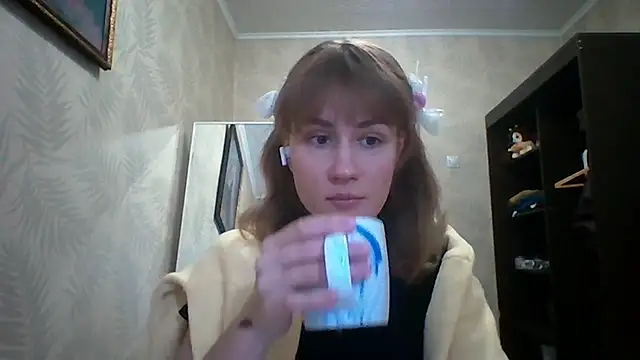 ElenoreHolguin online show from 04-25-26, 03:20