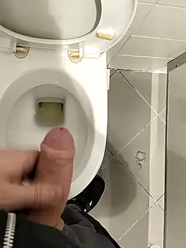 Snapshot of Nofacedad7 chatting on 03-11-26, 10:10 Nofacedad7 online show from 03-11-26, 10:10