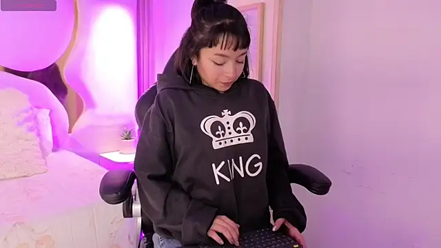 Snapshot of Candy_joness chatting on 03-10-26, 12:43 Candy joness online show from 03-10-26, 12:43