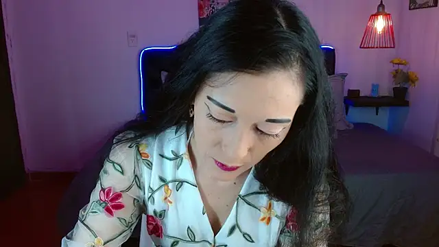 Snapshot of Mylu_xx chatting on 05-25-26, 01:39 Mylu xx online show from 05-25-26, 01:39
