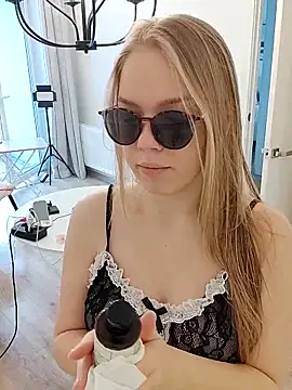 LittleForestELF2 online show from 03-26-26, 04:07