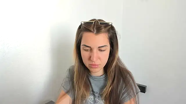 summmmersky1 online show from 04-19-26, 01:21