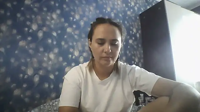 Snapshot of Alisa07qw chatting on 06-10-26, 02:56 Alisa07qw online show from 06-10-26, 02:56